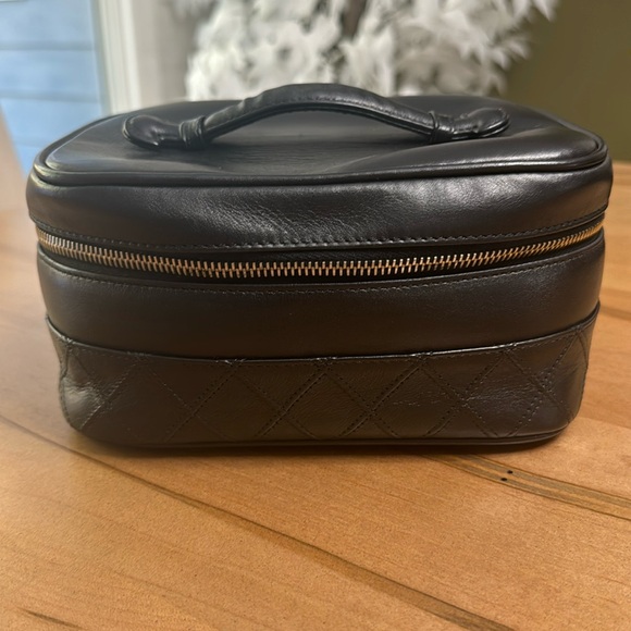 Chanel makeup bag/case - Picture 2 of 11
